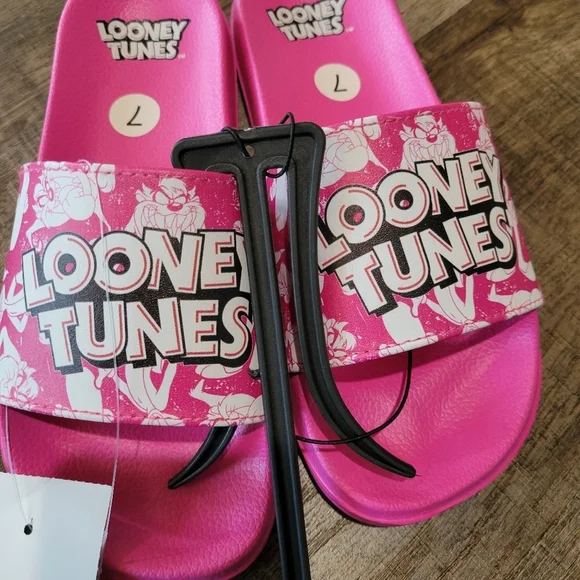 Looney Tunes Warner Bros. Kids Pink Slide Sandals - Picture 2 of 6